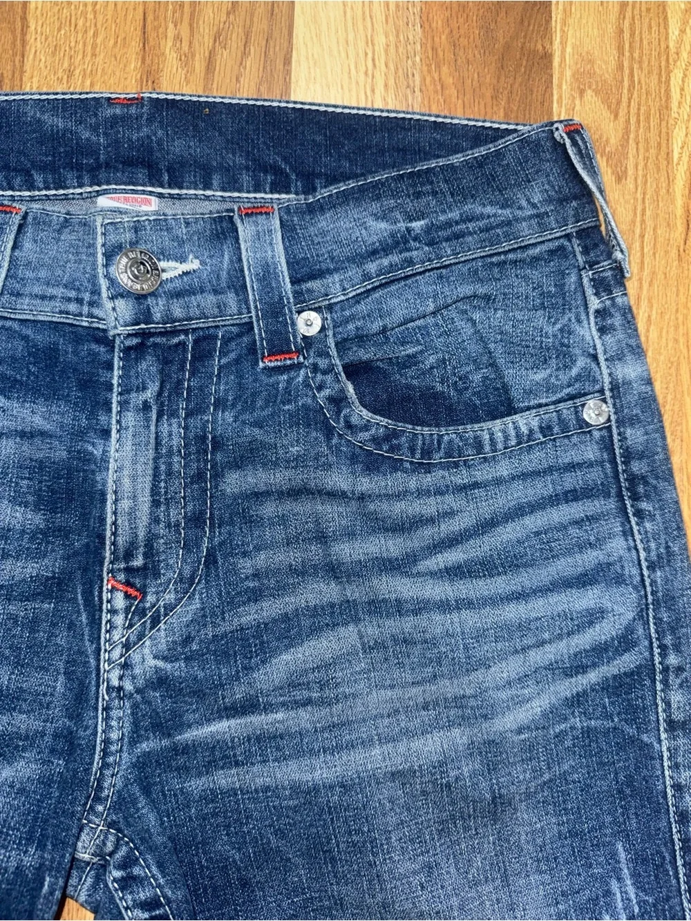 True Religion Men’s Slim Straight Jeans Size 32 Medium Wash Red Stitch Denim